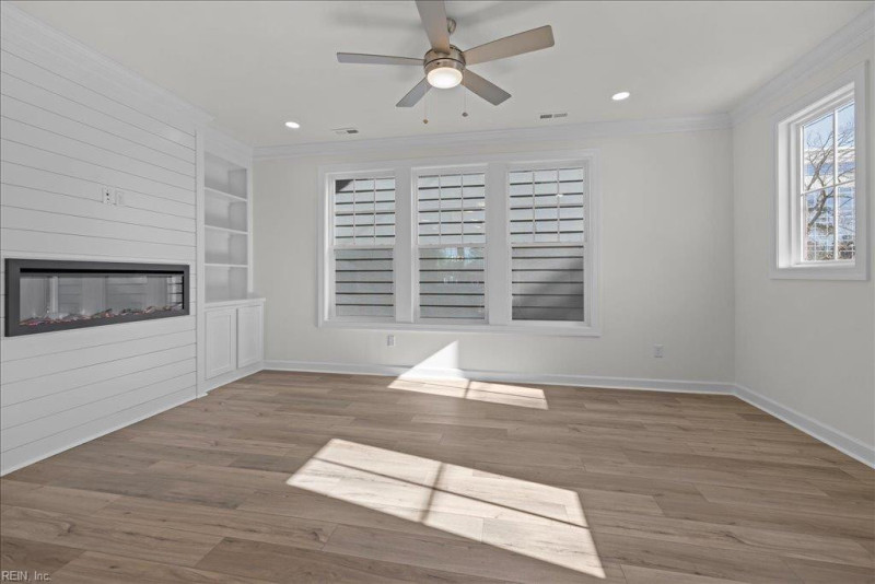 Photo 10 of 24 residential for sale in Virginia Beach virginia