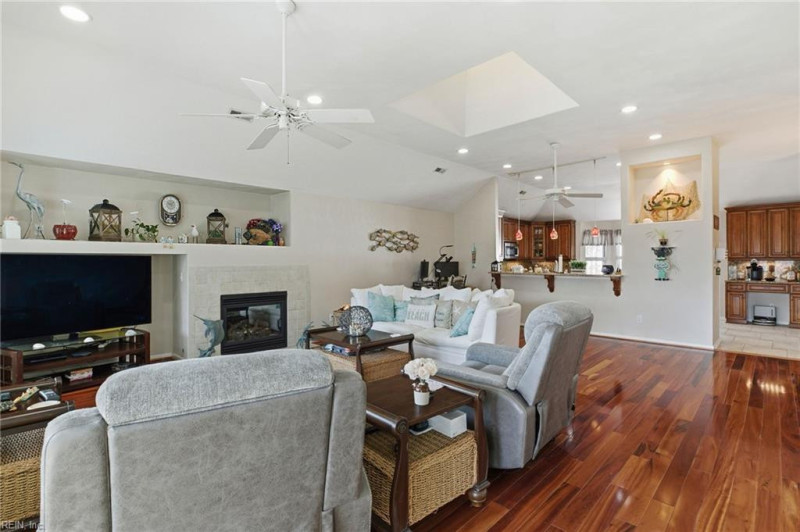 Photo 12 of 40 residential for sale in Norfolk virginia