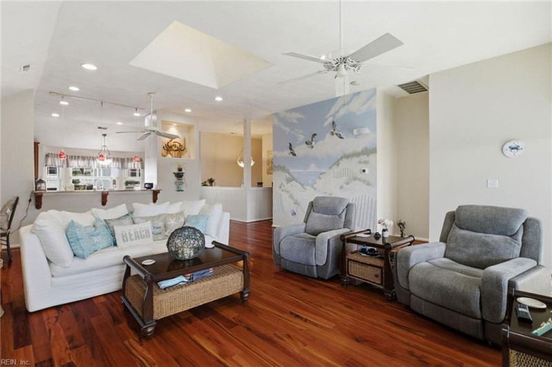 Photo 13 of 40 residential for sale in Norfolk virginia