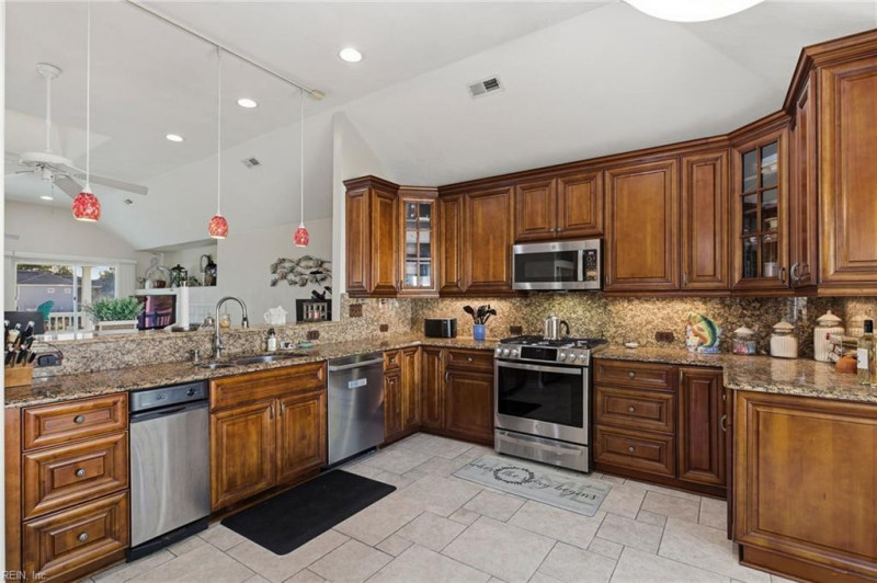 Photo 18 of 40 residential for sale in Norfolk virginia