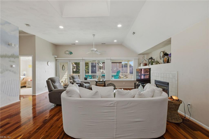 Photo 8 of 40 residential for sale in Norfolk virginia
