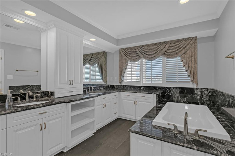 Photo 11 of 50 residential for sale in Hampton virginia