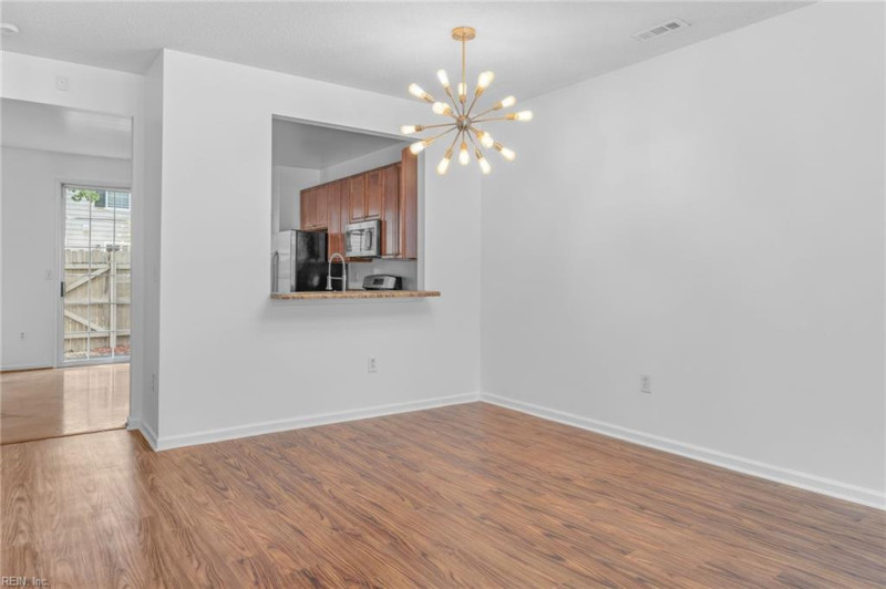 Photo 10 of 48 residential for sale in Chesapeake virginia