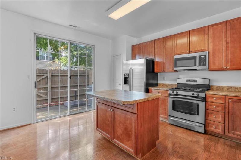 Photo 14 of 48 residential for sale in Chesapeake virginia