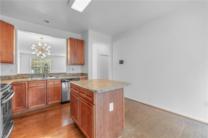 Photo 16 of 48 residential for sale in Chesapeake virginia