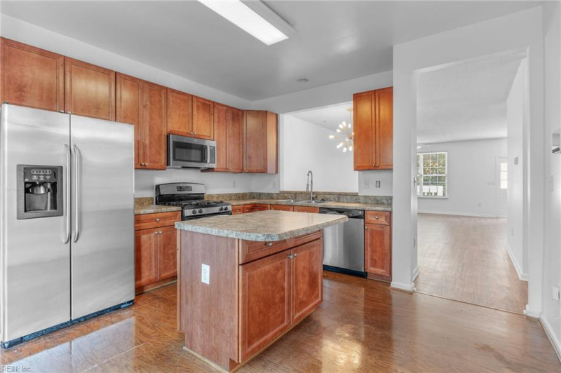 Photo 17 of 48 residential for sale in Chesapeake virginia