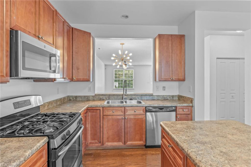 Photo 18 of 48 residential for sale in Chesapeake virginia