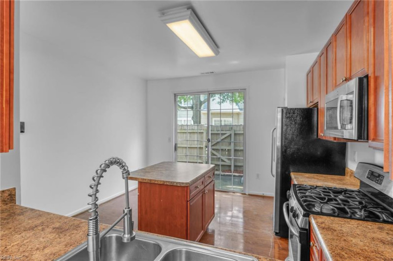 Photo 19 of 48 residential for sale in Chesapeake virginia