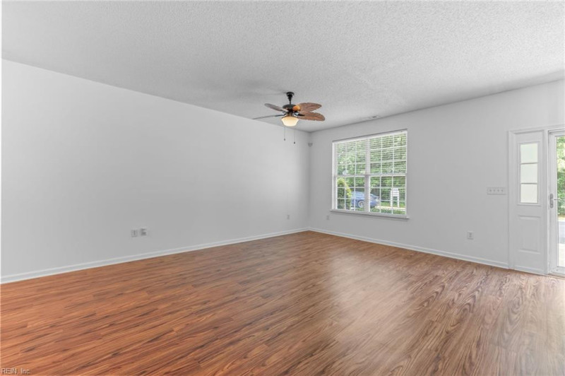 Photo 5 of 48 residential for sale in Chesapeake virginia