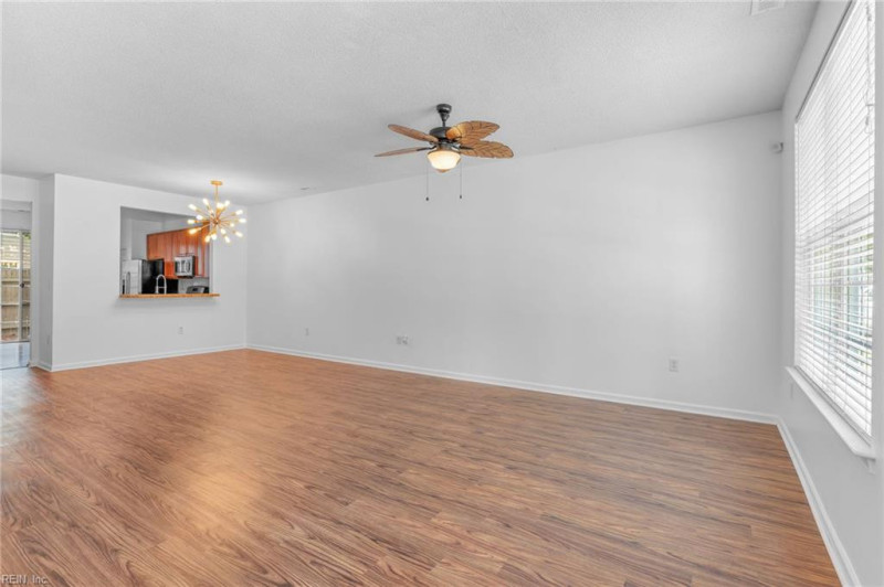 Photo 6 of 48 residential for sale in Chesapeake virginia