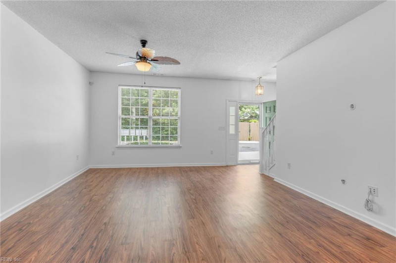Photo 7 of 48 residential for sale in Chesapeake virginia
