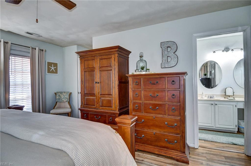 Photo 18 of 44 residential for sale in Virginia Beach virginia