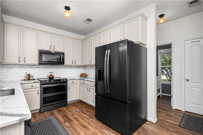 Photo 14 of 44 residential for sale in Suffolk virginia