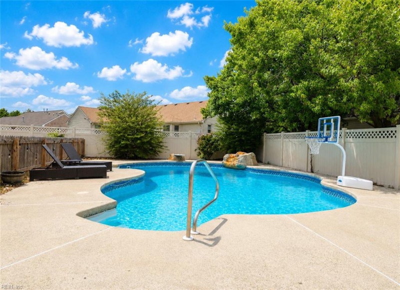 Photo 34 of 40 residential for sale in Chesapeake virginia