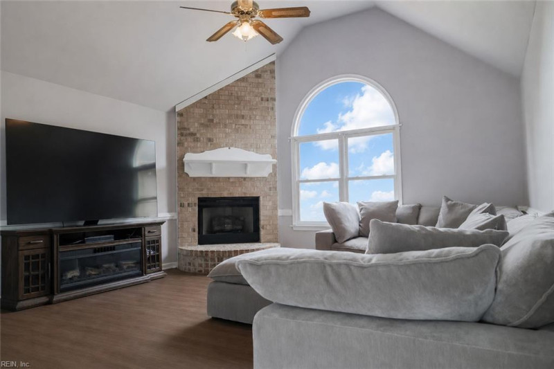 Photo 5 of 40 residential for sale in Chesapeake virginia