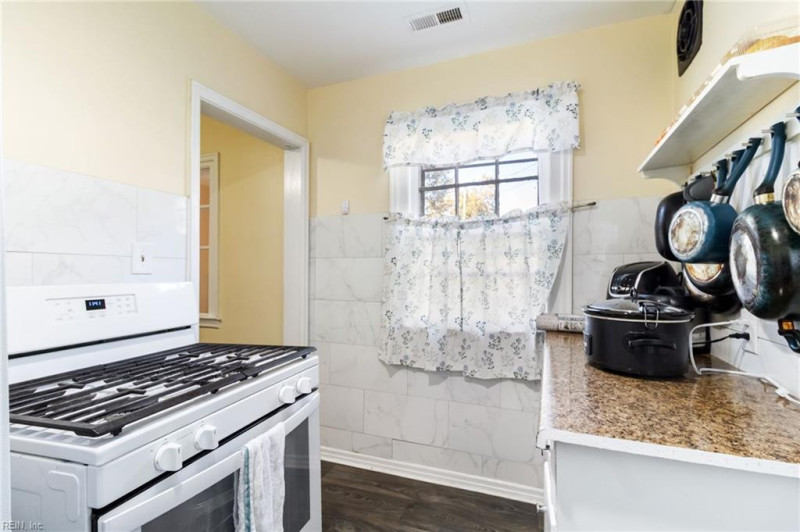 Photo 13 of 23 residential for sale in Portsmouth virginia