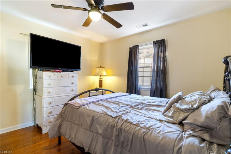 Photo 14 of 23 residential for sale in Portsmouth virginia