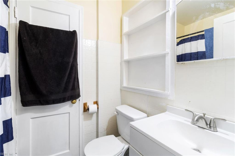 Photo 17 of 23 residential for sale in Portsmouth virginia