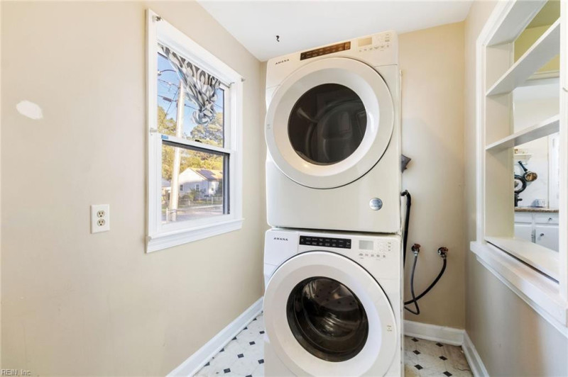 Photo 5 of 23 residential for sale in Portsmouth virginia