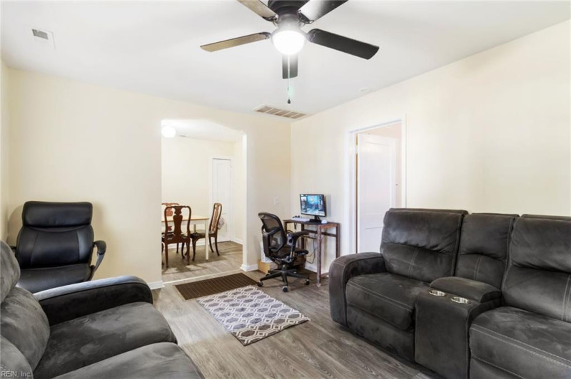Photo 8 of 23 residential for sale in Portsmouth virginia