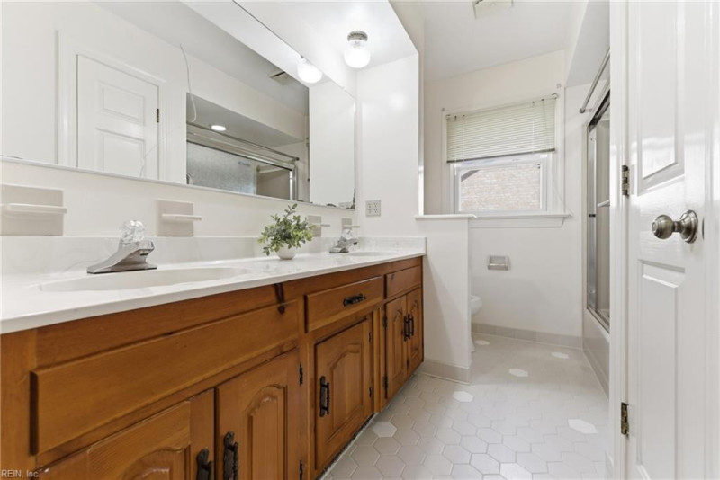 Photo 16 of 40 residential for sale in Virginia Beach virginia