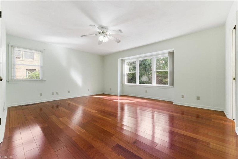 Photo 17 of 40 residential for sale in Virginia Beach virginia