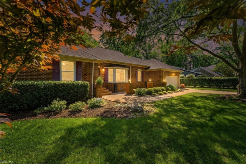 Photo 2 of 40 residential for sale in Virginia Beach virginia