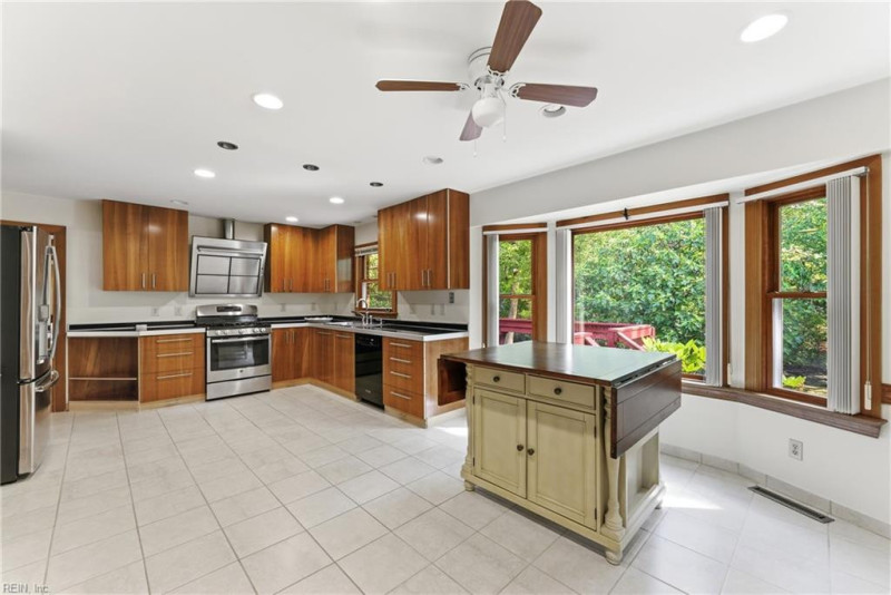 Photo 5 of 40 residential for sale in Virginia Beach virginia
