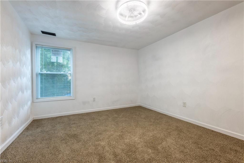 Photo 14 of 29 residential for sale in Suffolk virginia