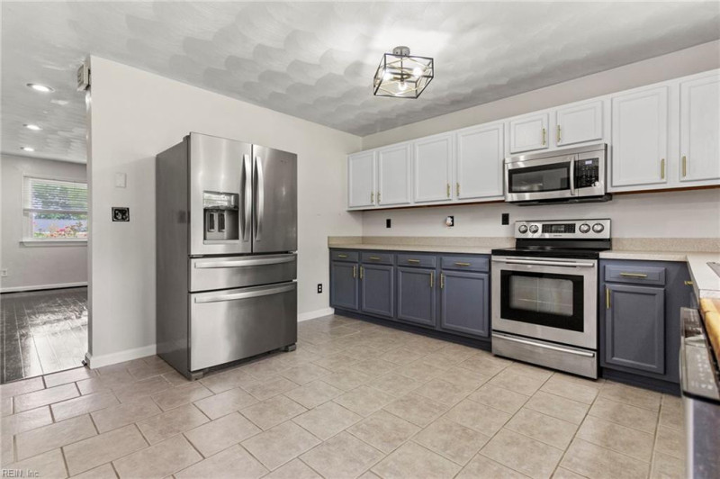 Photo 10 of 38 residential for sale in Suffolk virginia