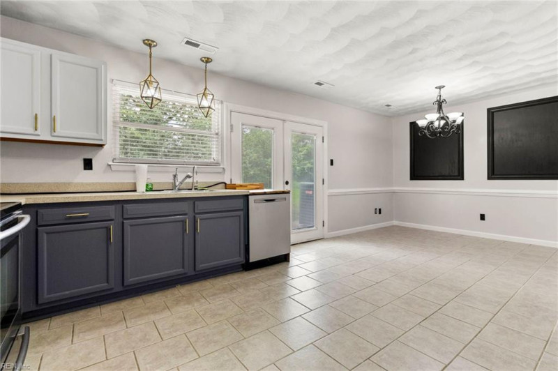 Photo 11 of 38 residential for sale in Suffolk virginia