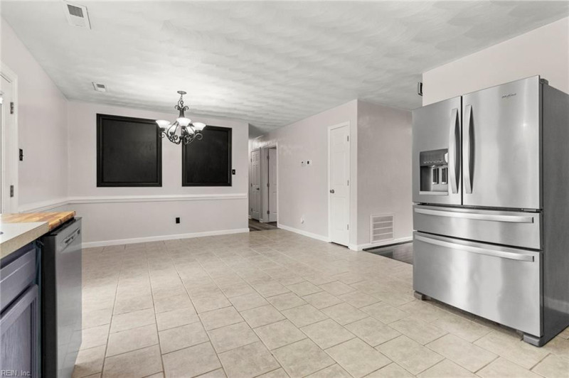 Photo 12 of 38 residential for sale in Suffolk virginia