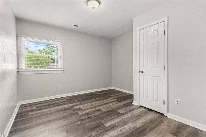 Photo 15 of 38 residential for sale in Suffolk virginia