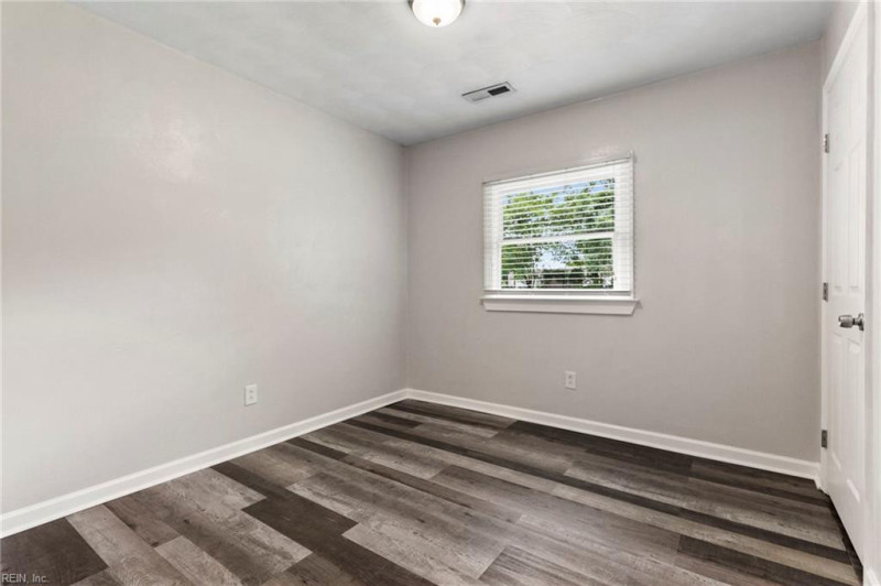 Photo 18 of 38 residential for sale in Suffolk virginia