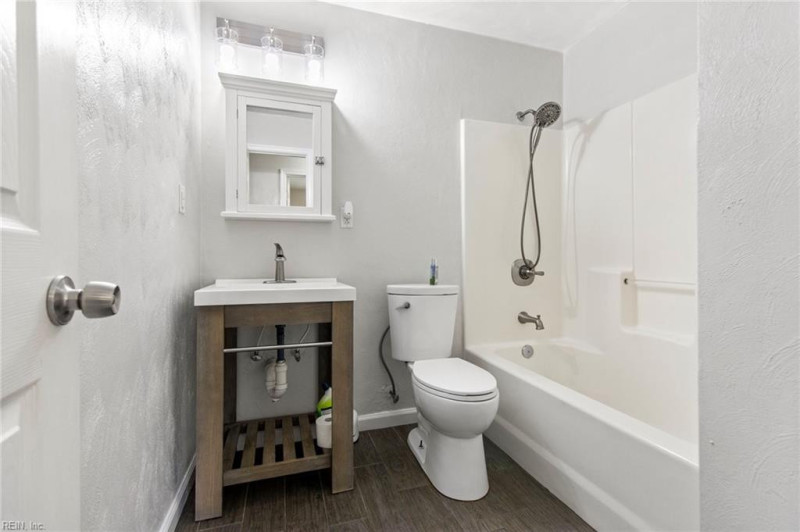 Photo 20 of 38 residential for sale in Suffolk virginia