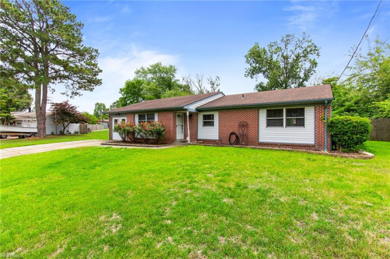 Photo 3 of 38 residential for sale in Suffolk virginia