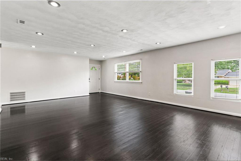 Photo 6 of 38 residential for sale in Suffolk virginia