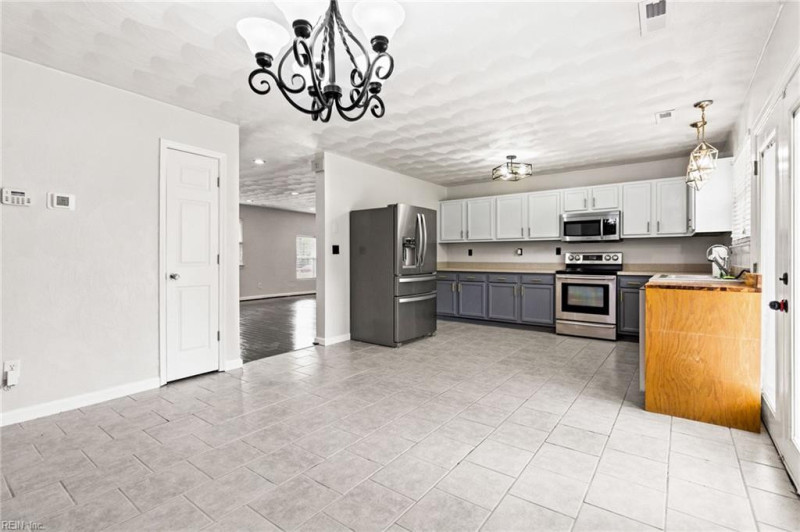 Photo 8 of 38 residential for sale in Suffolk virginia