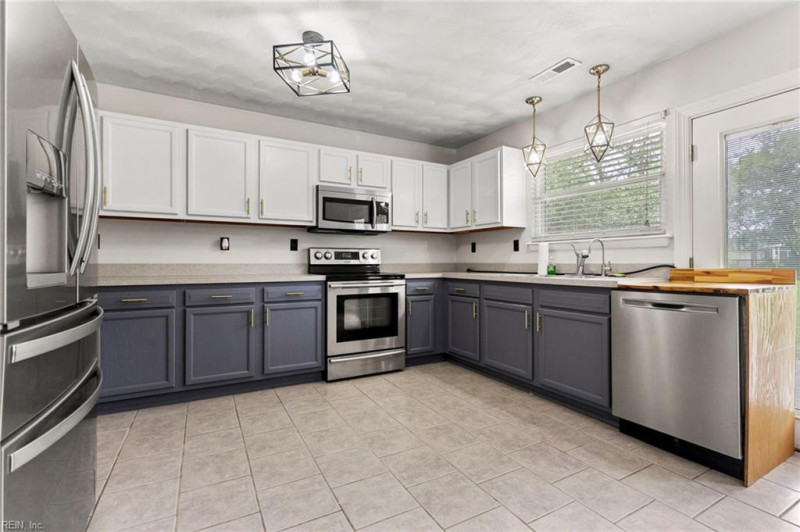 Photo 9 of 38 residential for sale in Suffolk virginia
