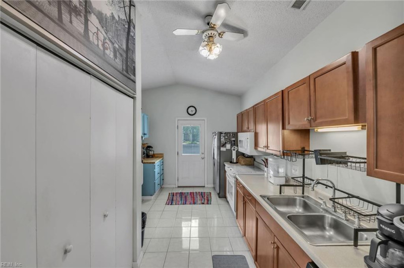 Photo 10 of 22 residential for sale in Virginia Beach virginia