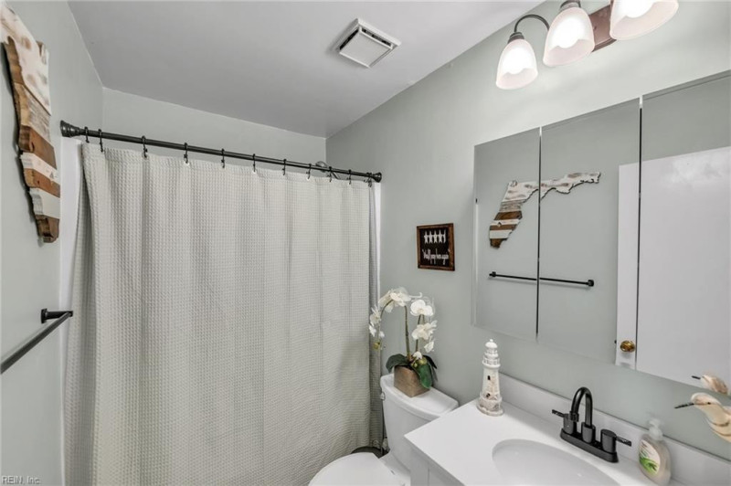 Photo 13 of 22 residential for sale in Virginia Beach virginia