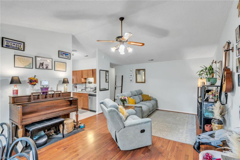 Photo 8 of 22 residential for sale in Virginia Beach virginia