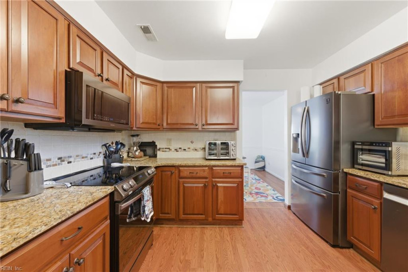 Photo 11 of 26 residential for sale in Newport News virginia