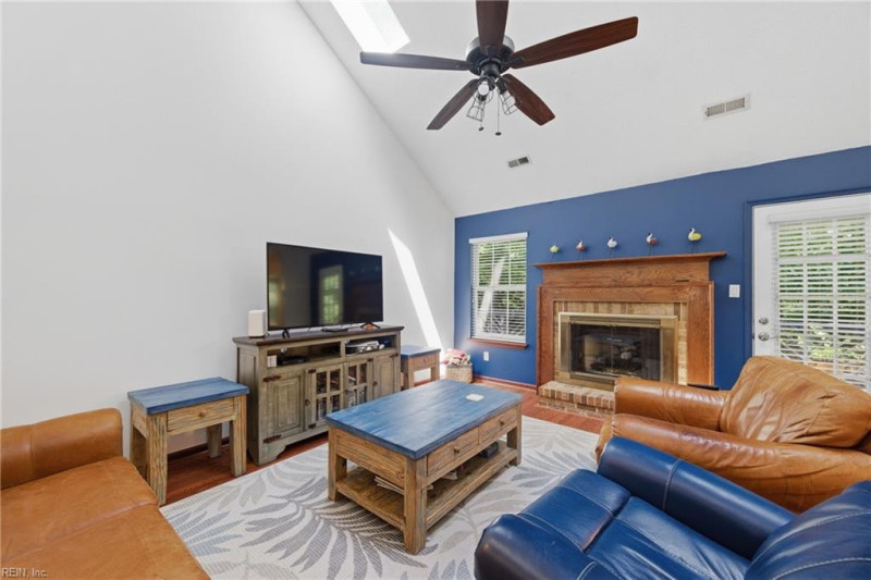 Photo 4 of 26 residential for sale in Newport News virginia