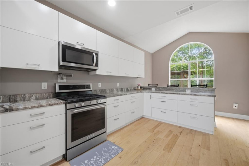 Photo 14 of 47 residential for sale in Suffolk virginia