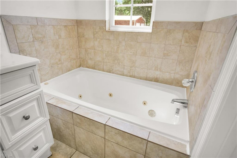 Photo 13 of 50 residential for sale in Hampton virginia