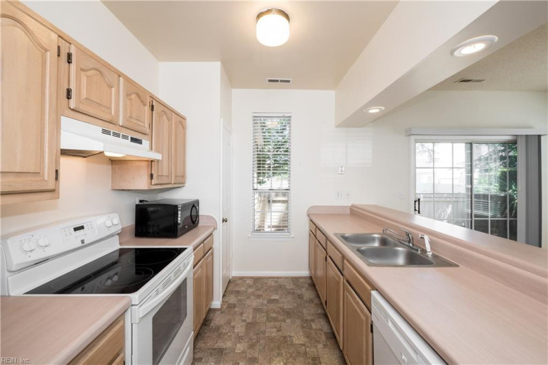 Photo 10 of 40 residential for sale in Virginia Beach virginia