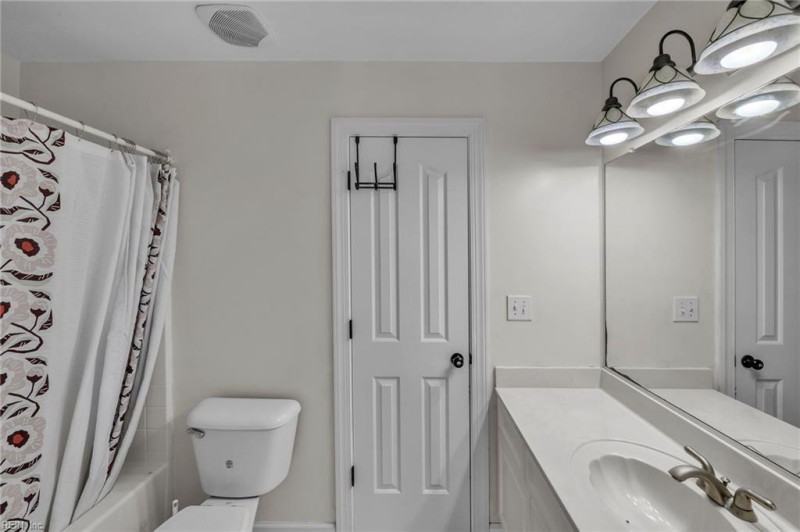 Photo 33 of 39 residential for sale in Chesapeake virginia