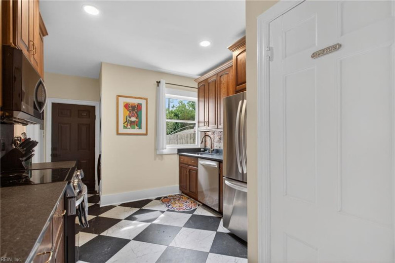 Photo 11 of 40 residential for sale in Newport News virginia
