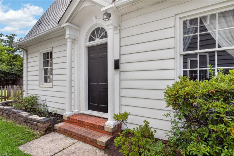 Photo 3 of 40 residential for sale in Newport News virginia